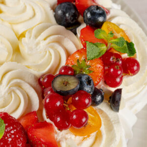 Pavlova Cake - imagine 3