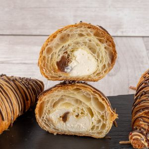 Salted Caramel Vanilla Croissant - imagine 2