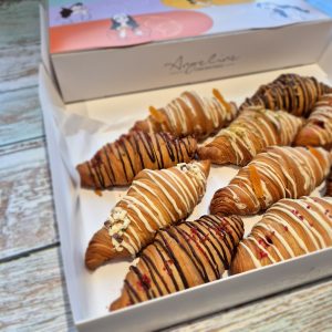 Cutie cu 12 mini croissante cu crema - imagine 3
